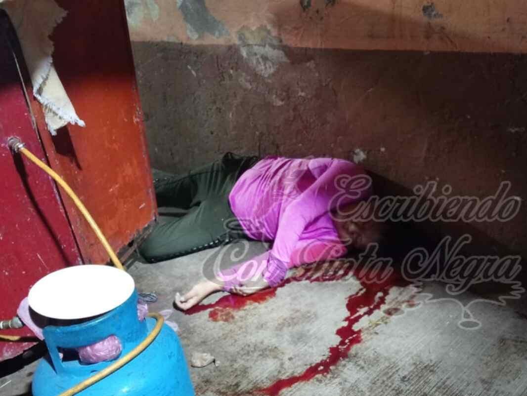 ASESINAN A MUJER EN TEHUIPANGO