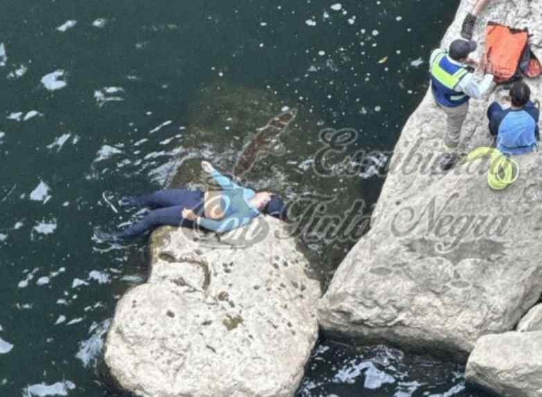 MUERE EN EL RÍO ATOYAC