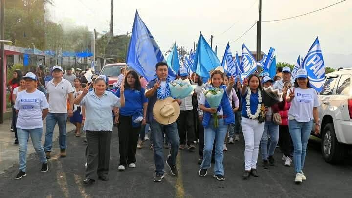 SE PINTAN DE AZUL XICOLA Y ACOLCO