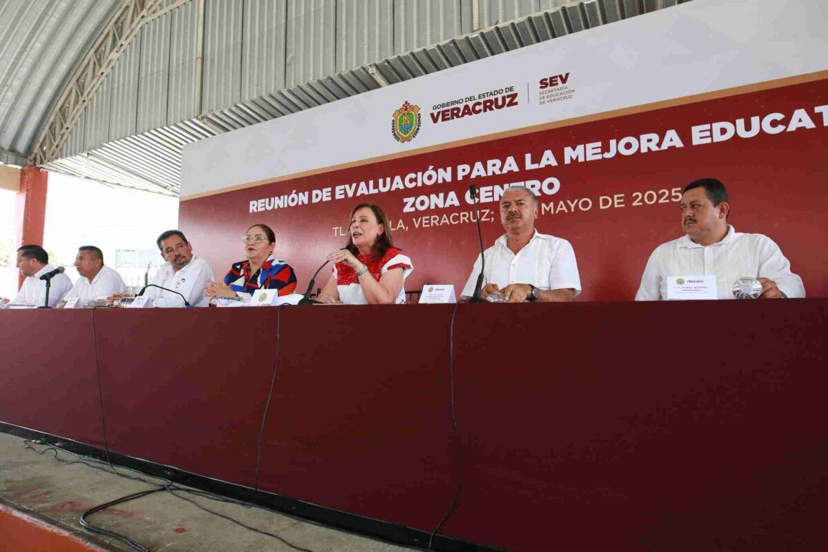 EVALÚAN AVANCES EDUCATIVOS, GOBIERNO DE VERACRUZ Y COMUNIDAD ESCOLAR