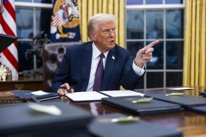 DONALD TRUMP FORMALIZA PLAN DE AUTODEPORTACIONES