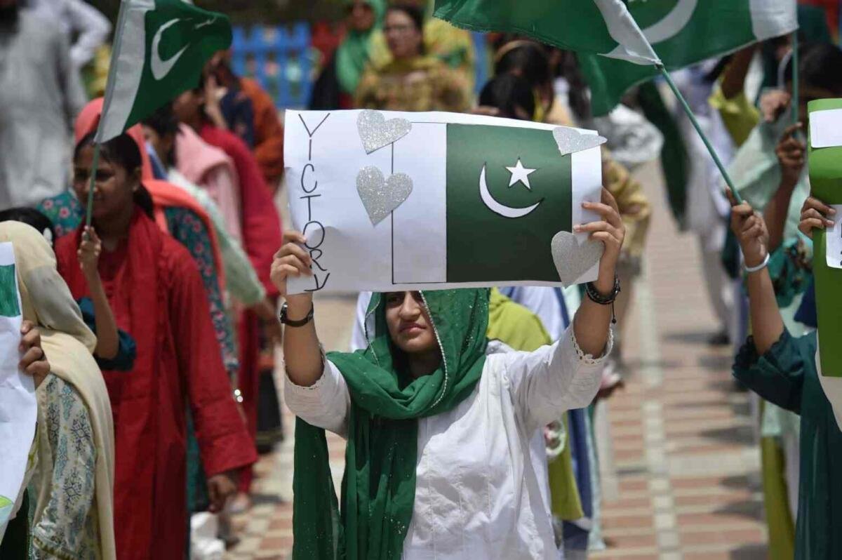 INDIA Y PAKISTÁN ACUERDAN MANTENER EL ALTO AL FUEGO