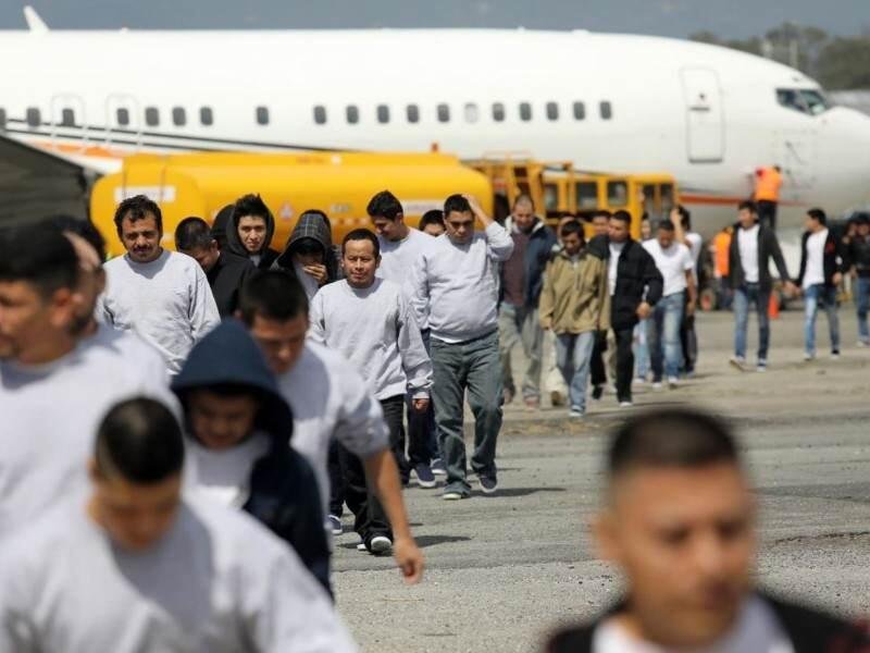 MÉXICO ABRE 70,500 VACANTES PARA DEPORTADOS POR TRUMP