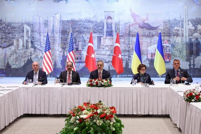 RUSIA Y UCRANIA ACUERDAN INTERCAMBIAR MIL PRISIONEROS