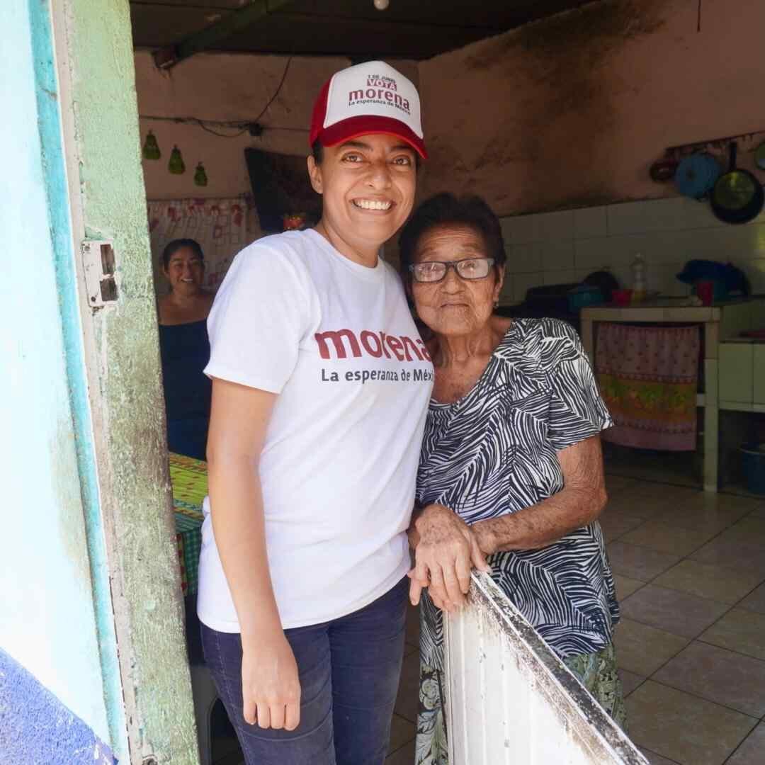 SIBONEY MORALES RECORRE “LA COLMENA” EN PASO DEL MACHO Y RECIBE RESPALDO CIUDADANO