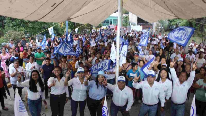 VIRIDIANA BRETÓN CIERRA FUERTE EN IXHUATLÁN