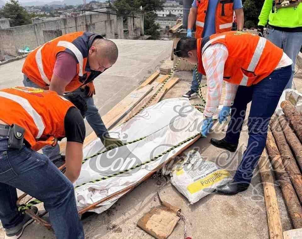 SE ELECTROCUTA ALBAÑIL Y MUERE