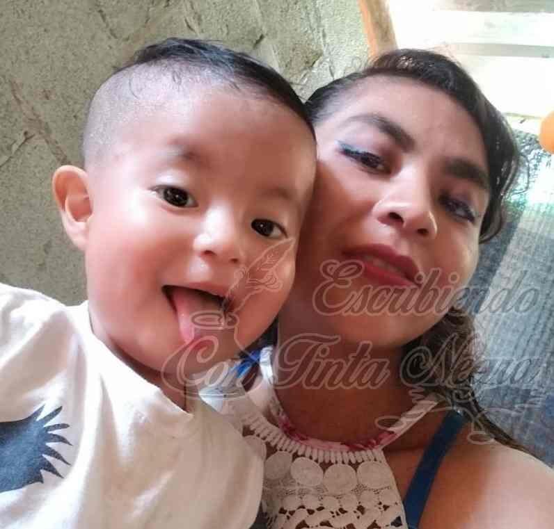 BUSCA A SU ESPOSA E HIJO