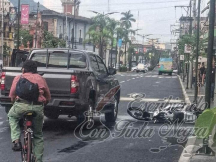 ALCALDE ELECTO CHOCA CONTRA MOTOCICLISTA