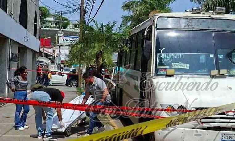 LA ASALTAN, SUFRE INFARTO Y MUERE