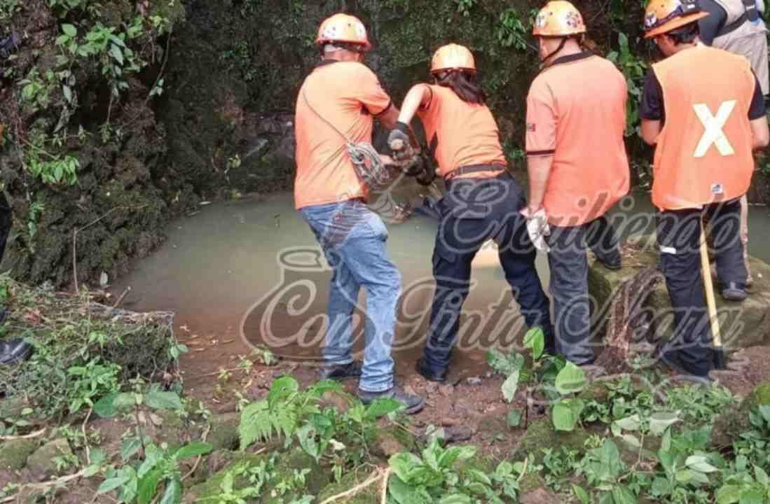 MUERE AL CAER A BARRANCO