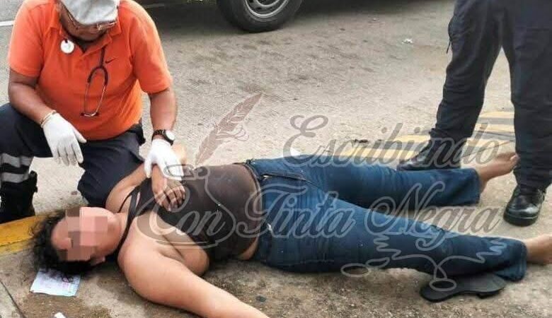 ABANDONAN A JOVEN AFUERA DE BAR