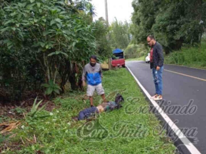DERRAPAN EBRIOS MOTOCICLISTAS EN IXHUATLÁN
