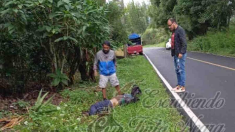 DERRAPAN EBRIOS MOTOCICLISTAS EN IXHUATLÁN