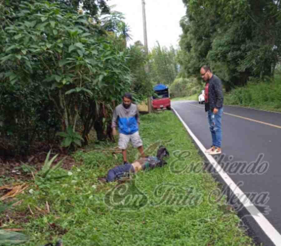 DERRAPAN EBRIOS MOTOCICLISTAS EN IXHUATLÁN