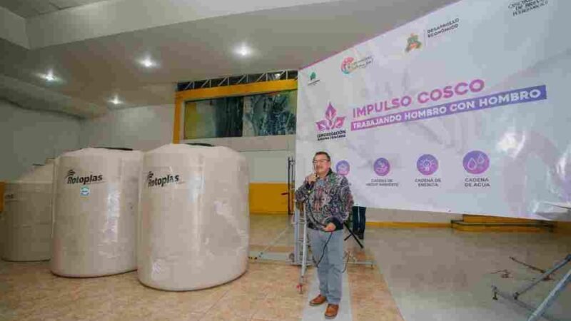 ENTREGAN DEPÓSITOS DE AGUA EN COSCOMATEPEC