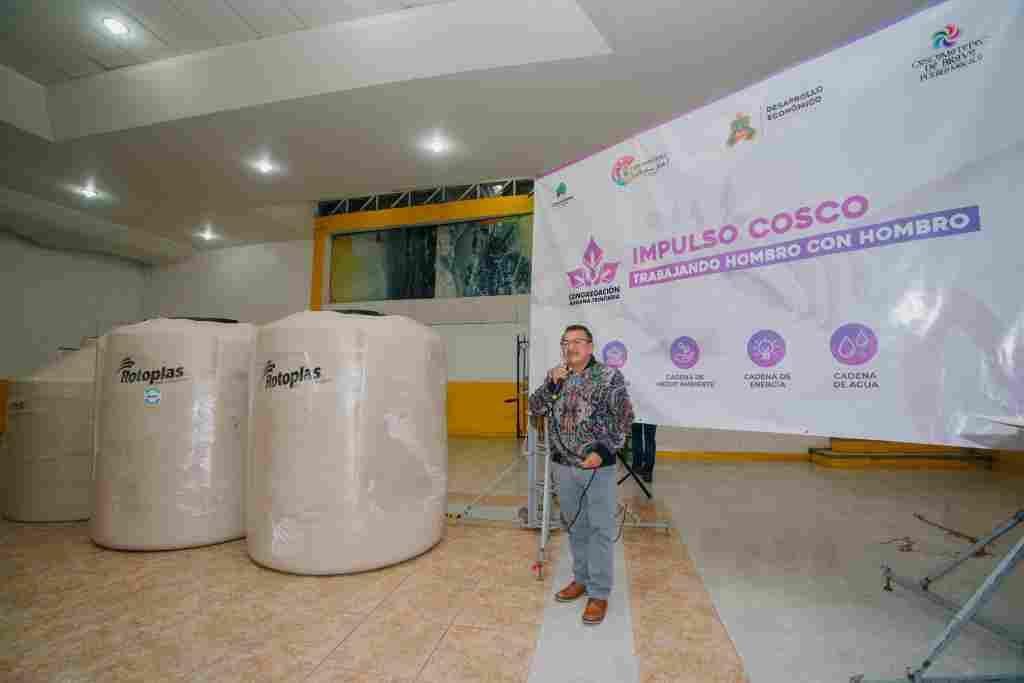 ENTREGAN DEPÓSITOS DE AGUA EN COSCOMATEPEC