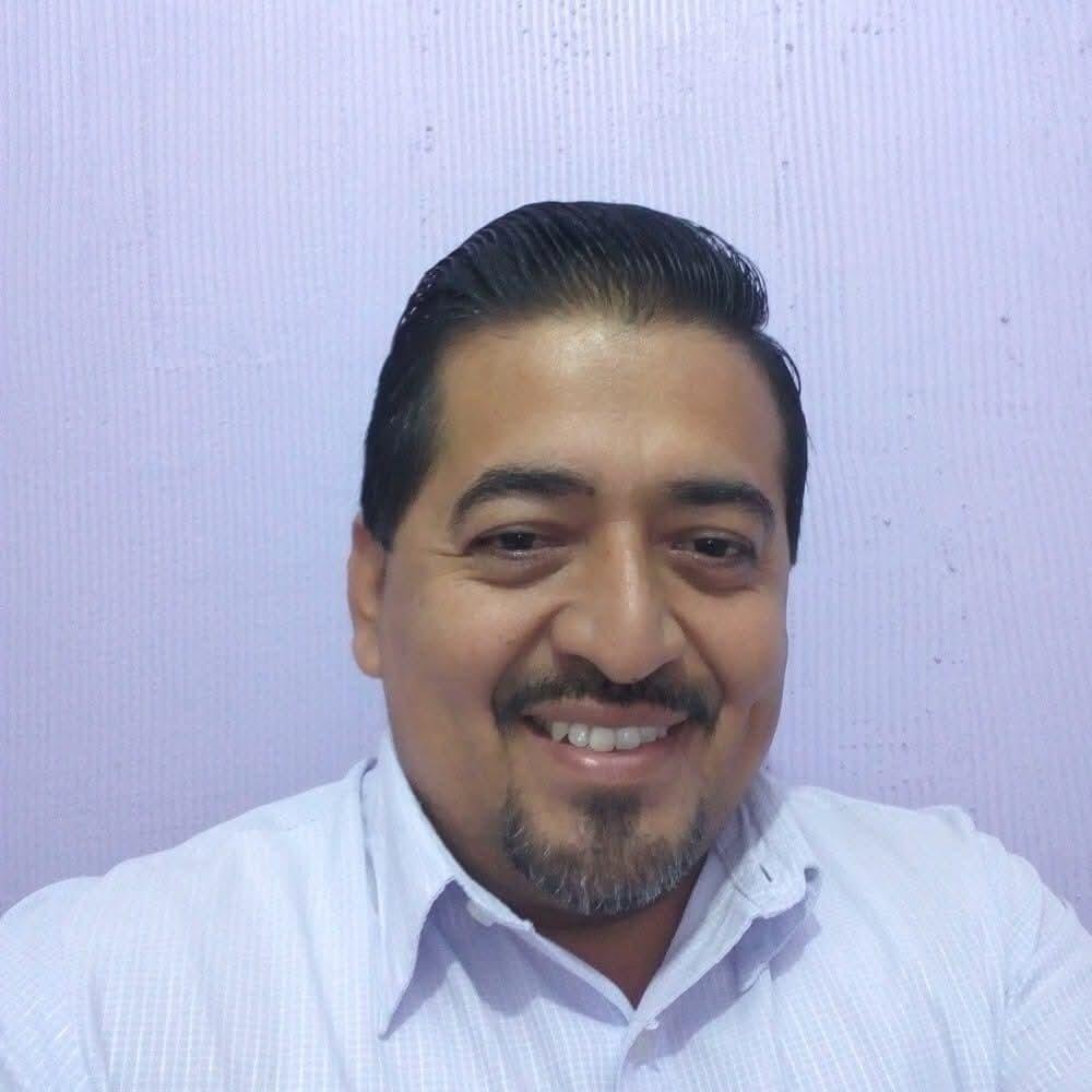 PROFESOR HUATUSQUEÑO ES NOMBRADO DIRECTOR DE LA ESBAO