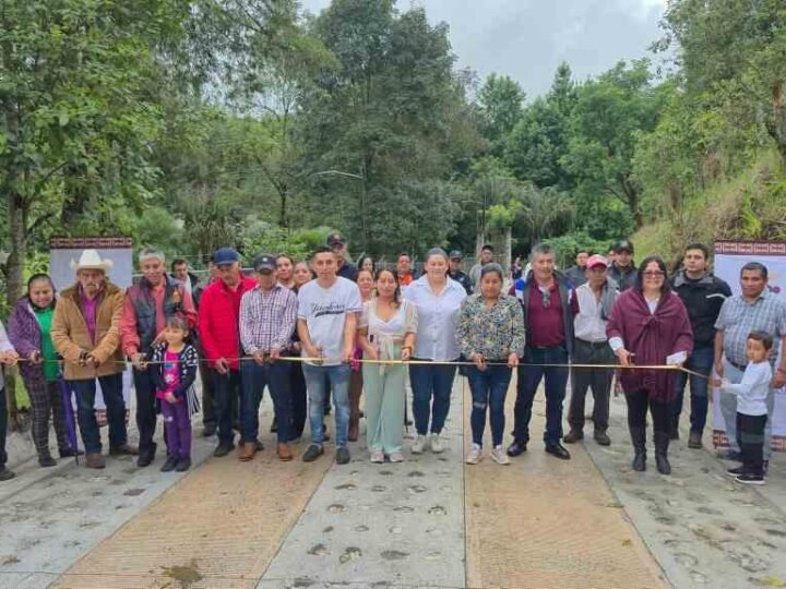 INAUGURAN PAVIMENTACIÓN EN TEPETZINGO