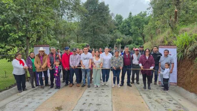 INAUGURAN PAVIMENTACIÓN EN TEPETZINGO
