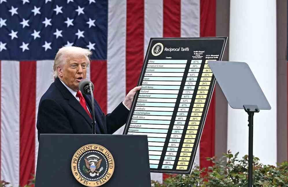 TRUMP DUPLICA ARANCEL AL ACERO Y ALUMINIO PERO EXIME A REINO UNIDO