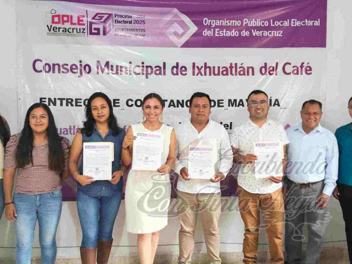 VIRIDIANA BRETÓN RECIBE CONSTANCIA DE MAYORIA