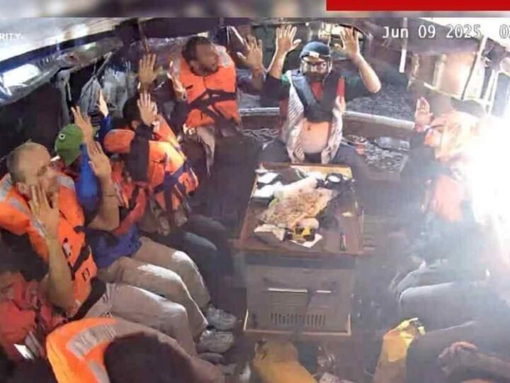 SOLDADOS ISRAELÍES ABORDAN BARCO DE ACTIVISTAS RUMBO A GAZA