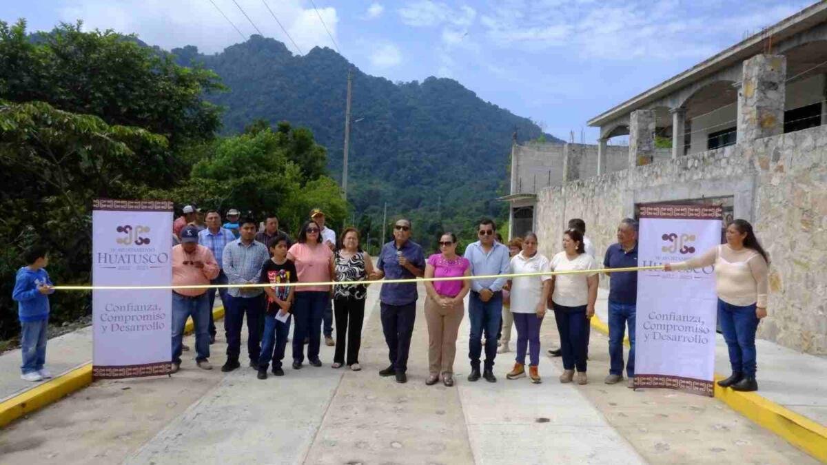 INAUGURA VENTURA DEMUNER OBRA EN TENEJAPA
