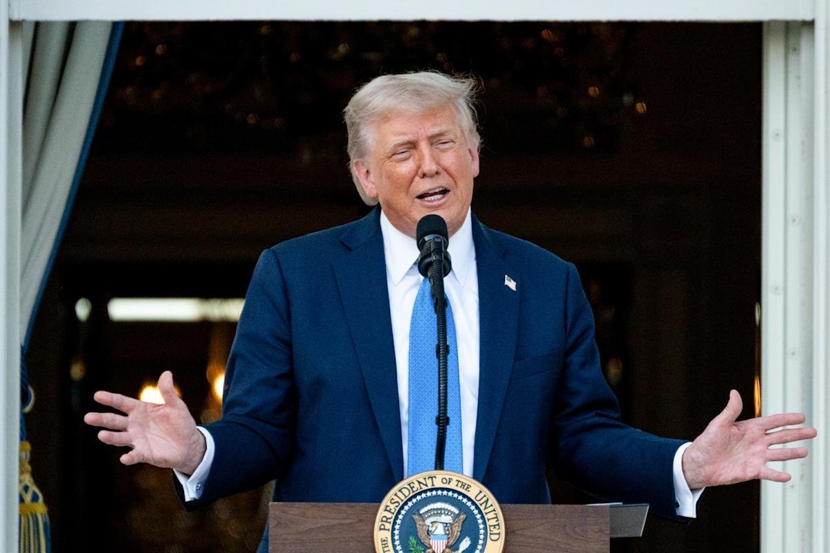 TRUMP CONSIDERA AÑADIR 36 PAÍSES A LA PROHIBICIÓN DE VIAJAR