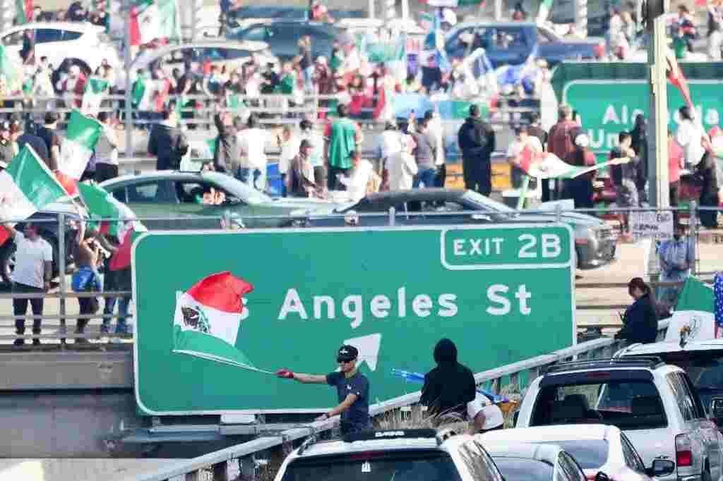 SUMAN 222 MEXICANOS DETENIDOS EN REDADAS Y PROTESTAS EN LOS ÁNGELES