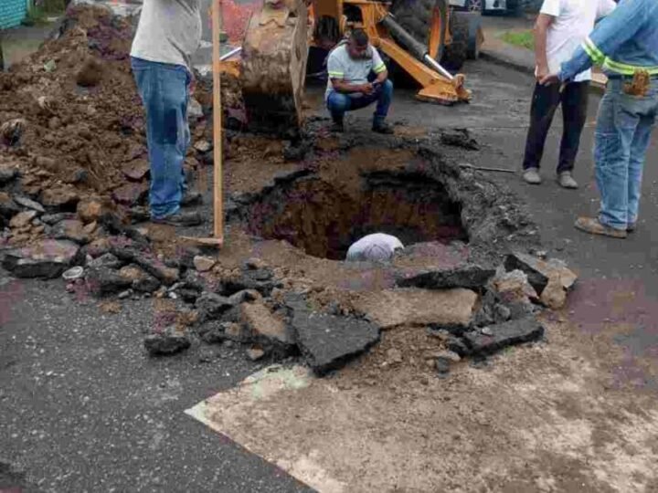 REPARA CASF HUNDIMIENTO DE CALLE
