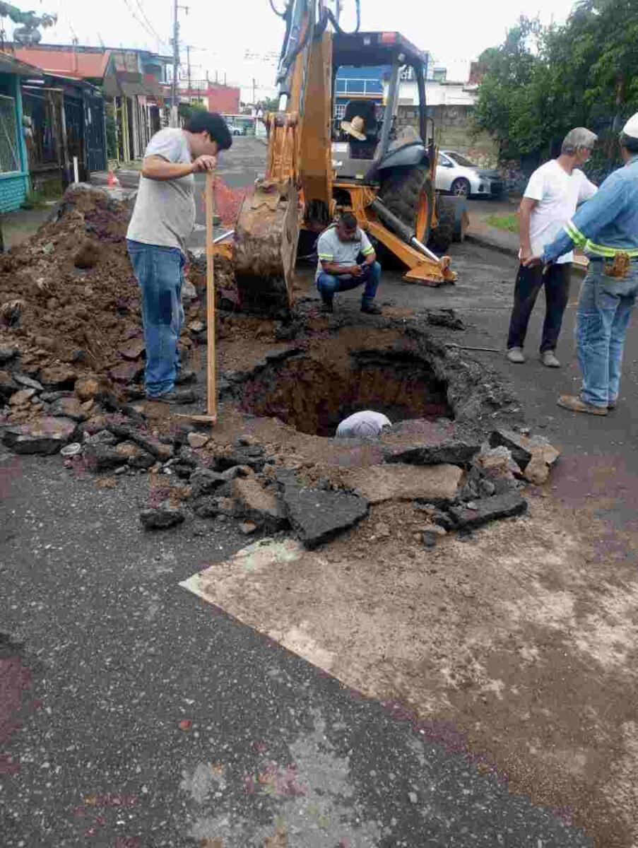 REPARA CASF HUNDIMIENTO DE CALLE