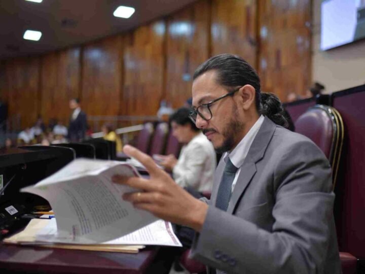 BUSCAN PROHIBIR NEPOTISMO Y REELECCIÓN EN CARGOS DE ELECCIÓN POPULAR