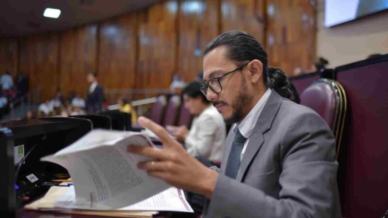 BUSCAN PROHIBIR NEPOTISMO Y REELECCIÓN EN CARGOS DE ELECCIÓN POPULAR