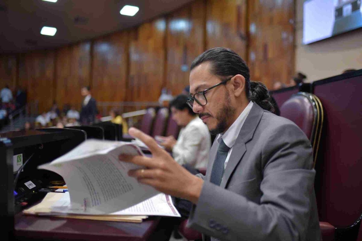 BUSCAN PROHIBIR NEPOTISMO Y REELECCIÓN EN CARGOS DE ELECCIÓN POPULAR