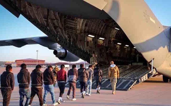 TRUMP MULTARÁ A PERSONAS QUE INCUMPLAN ORDEN DE DEPORTACIÓN