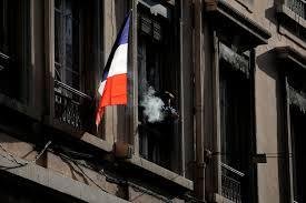 FRANCIA PROHIBIRÁ FUMAR EN PARQUES, PLAYAS Y CERCA DE ESCUELAS