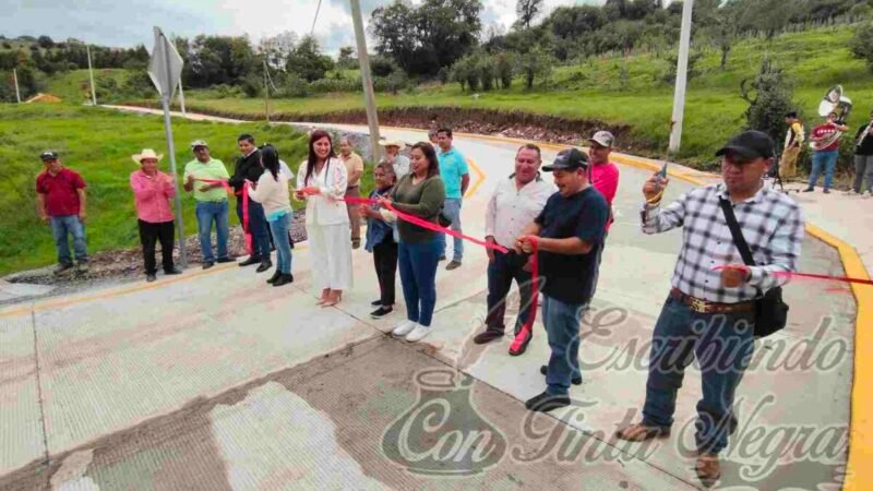 INAUGURA ALCALDESA DE CALCAHUALCO CAMINO A ALPATLÁHUAC