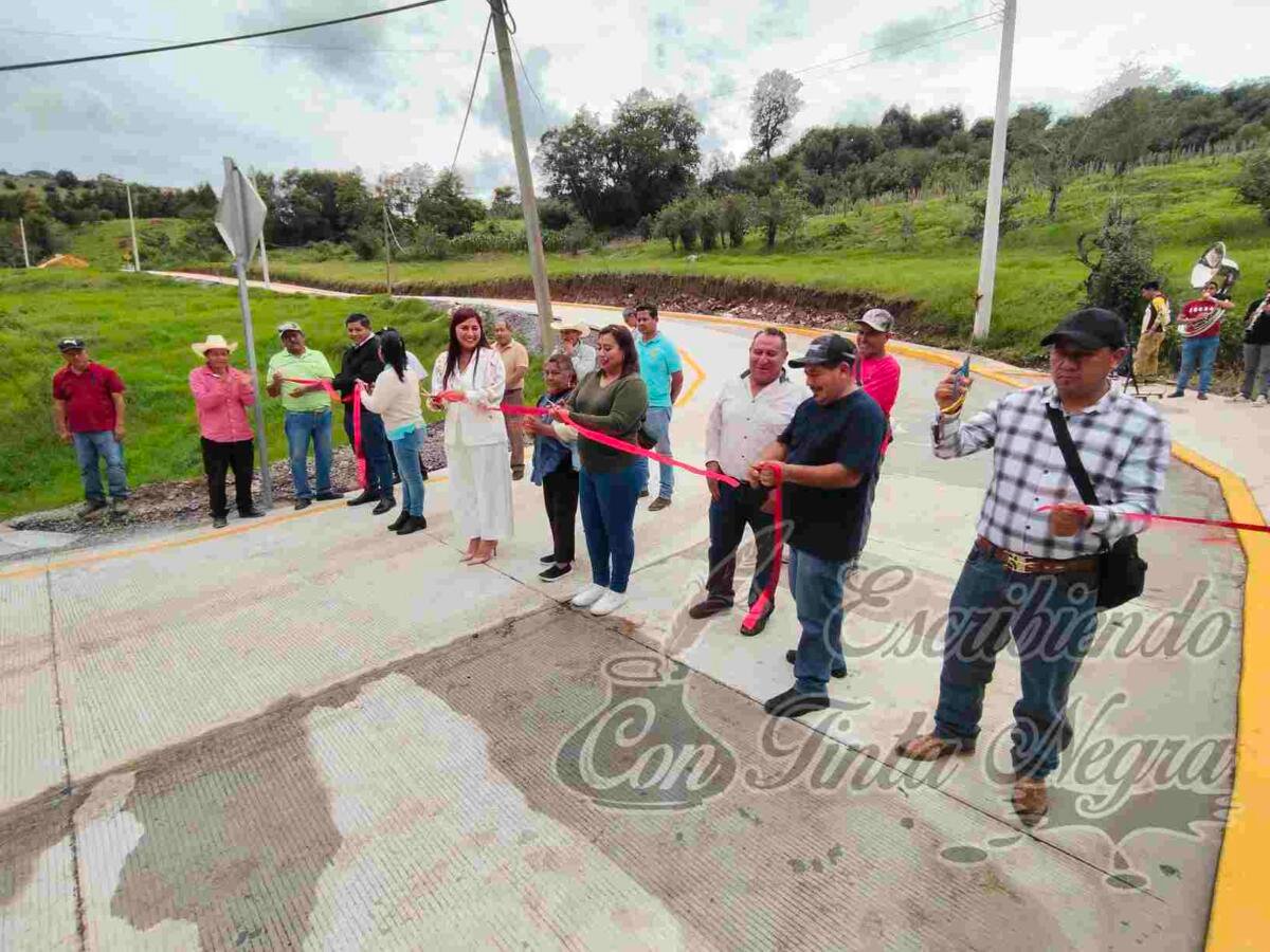 INAUGURA ALCALDESA DE CALCAHUALCO CAMINO A ALPATLÁHUAC