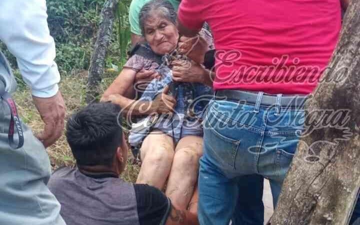 CAE MUJER A POZO ARTESANAL