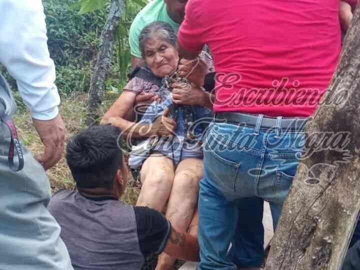 CAE MUJER A POZO ARTESANAL