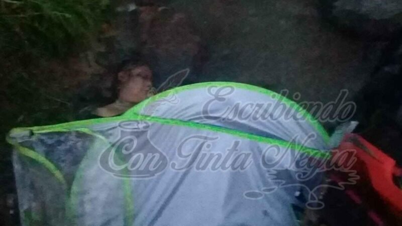 MUEREN DOS MUJERES AL VOLCAR Y CAER A ARROYO