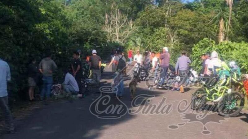 CHOCAN MOTOCICLISTAS EN TLALTETELA