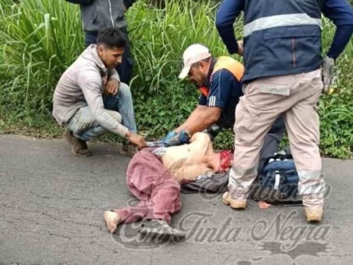 SE ESTRELLA MOTOCICLISTA CONTRA AUTO