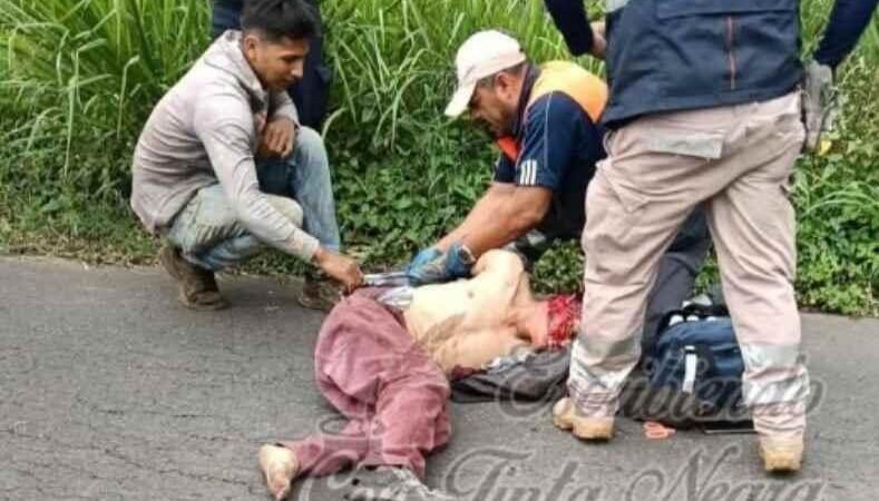 SE ESTRELLA MOTOCICLISTA CONTRA AUTO