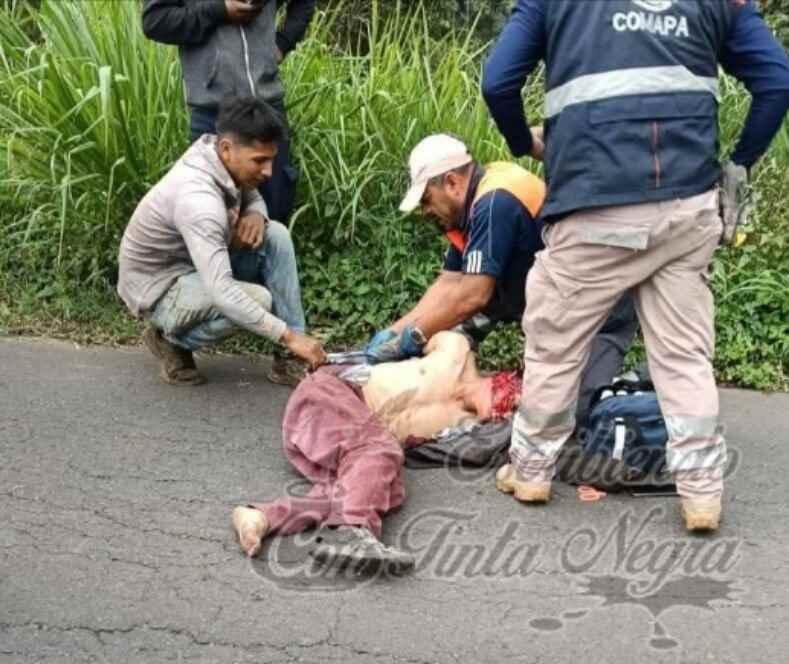 SE ESTRELLA MOTOCICLISTA CONTRA AUTO