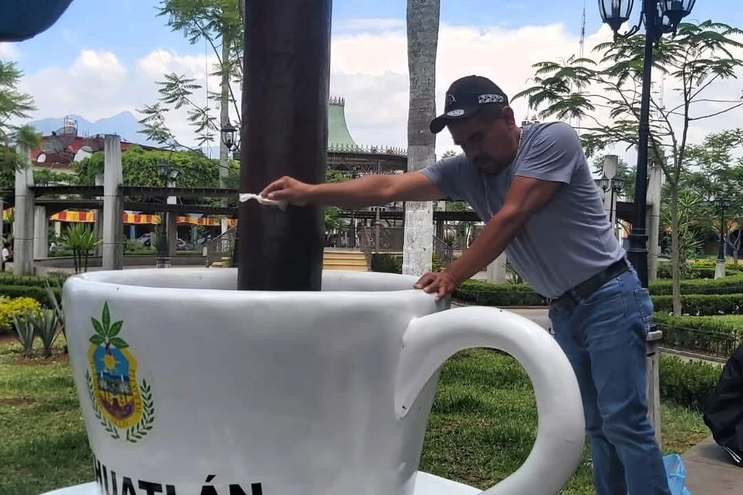 REALIZAN LABORES PREVENTIVAS CONTRA EL DENGUE EN ESPACIOS PÚBLICOS