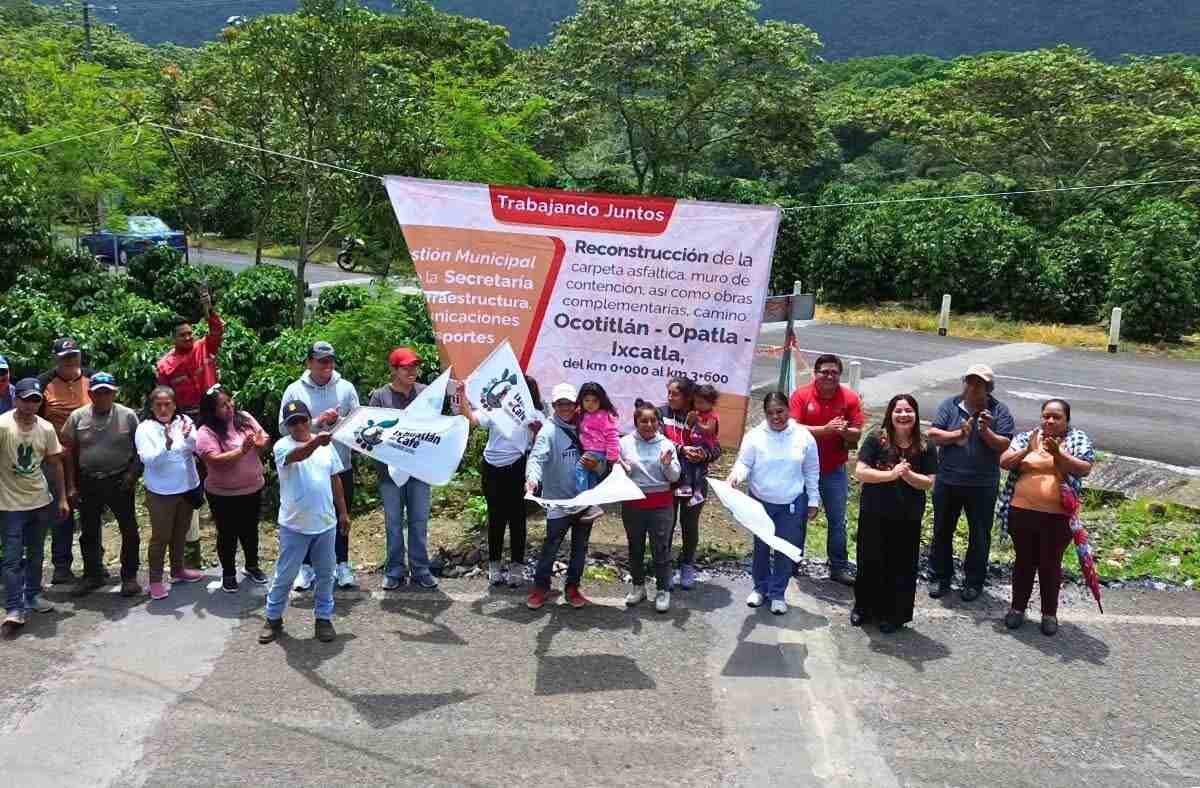 DAN BANDERAZO DE CARRETERA OCOTITLÁN-IXCATLA