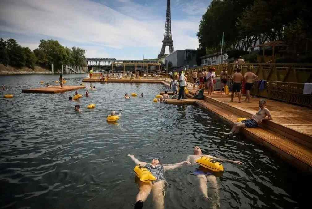 PARÍS REABRE EL RÍO SENA PARA NADO PÚBLICO POR PRIMERA VEZ DESDE 1923