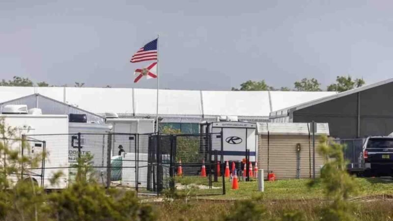 INICIAN LAS DEPORTACIONES DE MIGRANTES DETENIDOS EN ‘ALLIGATOR ALCATRAZ’